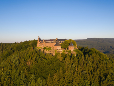 Le Mont Sainte-Odile au lever du soleil dans les Vosges