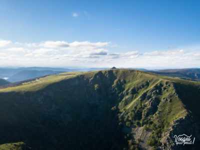 Le sommet du Hohneck vu depuis un cirque glaciaire dans les Vosges