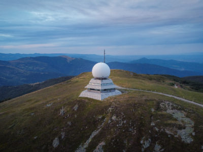 Radar de l'aviation civile au sommet du Grand Ballon dans les Vosges
