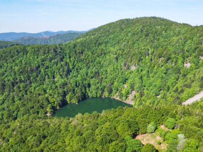 Vue aérienne du lac des Perches dans le Massif des Vosges