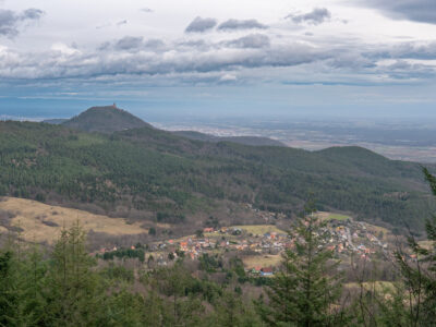 Vue sur le Haut-Kœnigsbourg dans le Massif des Vosges