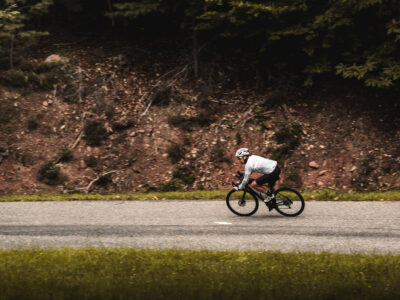 Cycliste dans le Massif des Vosges - Col Attitude
